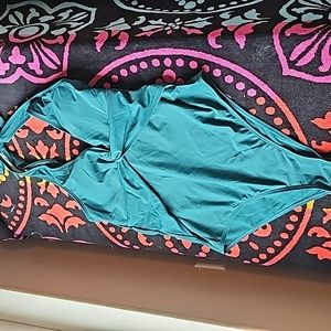 NWT Cupshe Women teal green size L One Piece Swimsuits Halter Bathing Suit